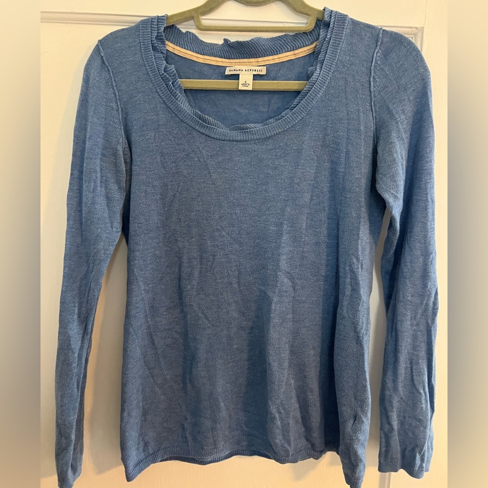 Banana Republic blue cotton whisper thin scoop neck sweater 🩵